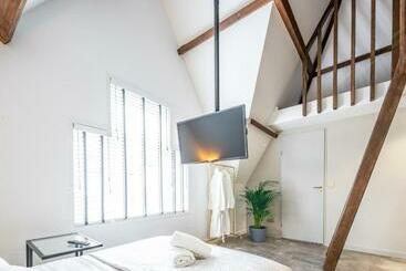تختخواب و صبحانه New Family Penthouse 7min From Rotterdam Central Station Top Floor App4