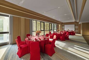 هتل Doubletree By Hilton Taizhou Shenxianju