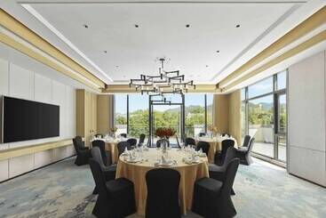 هتل Doubletree By Hilton Taizhou Shenxianju