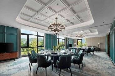هتل Doubletree By Hilton Taizhou Shenxianju