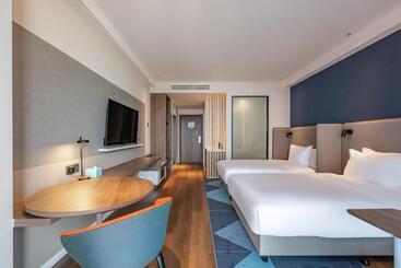 هتل Holiday Inn Express Huludao Seaview By Ihg