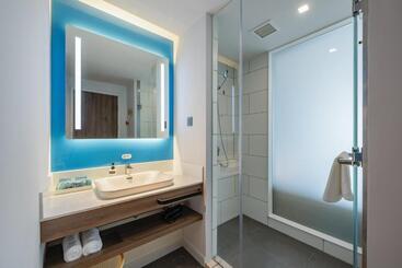 هتل Holiday Inn Express Huludao Seaview By Ihg
