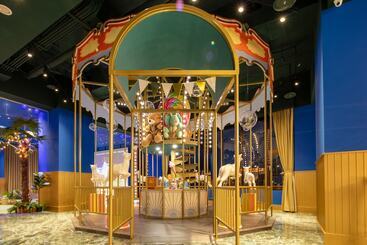 Roaders Plus Hotel   Theme