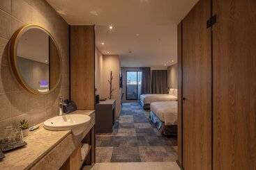 Roaders Plus Hotel   Theme