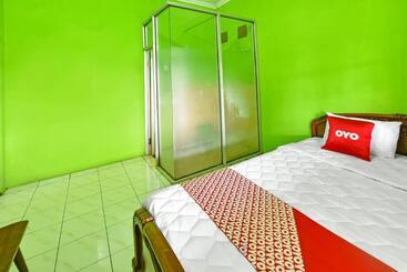 Spot On 91357 Hotel Mulyo