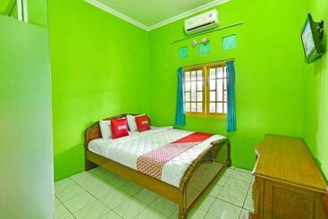 Spot On 91357 Hotel Mulyo
