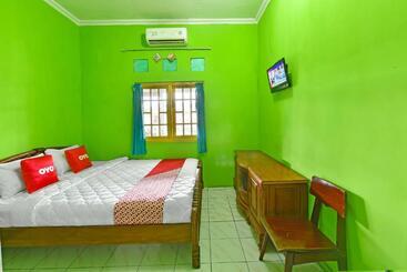 Spot On 91357 Hotel Mulyo