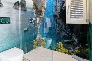 پانسیون Room Capri