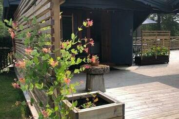 پانسیون Timber Cottages With Jacuzzi And Sauna Near Lake Vänern
