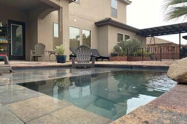 پانسیون Zion Rv Stone Pool Inn, Pets Stay Free, Fenced In Yard, Relaxing Waterfall!
