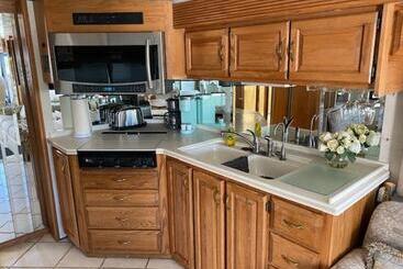 پانسیون Zion Rv Stone Pool Inn, Pets Stay Free, Fenced In Yard, Relaxing Waterfall!