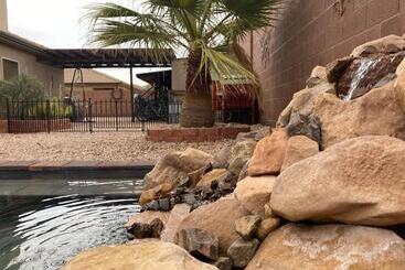 پانسیون Zion Rv Stone Pool Inn, Pets Stay Free, Fenced In Yard, Relaxing Waterfall!