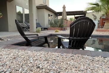پانسیون Zion Rv Stone Pool Inn, Pets Stay Free, Fenced In Yard, Relaxing Waterfall!