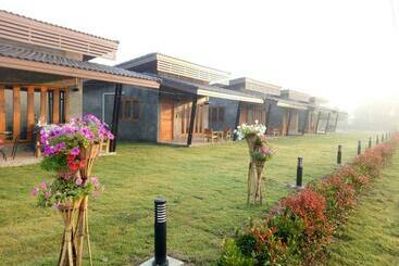 منتجع The Loft Baannaisuan