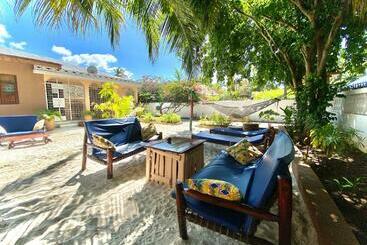 پانسیون Villa Orchid Beach Guest House
