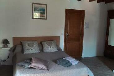 تختخواب و صبحانه L Orée Des Bois Chambre Châtaigner