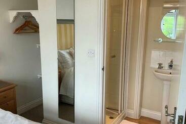 تختخواب و صبحانه Parsnips House Bnb Glastonbury