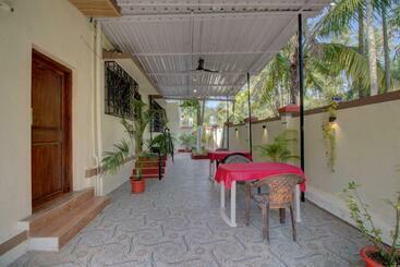 تختخواب و صبحانه Snehaprabha Near To Nagaon Beach Alibaug
