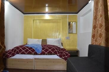 پانسیون Mir Guest House