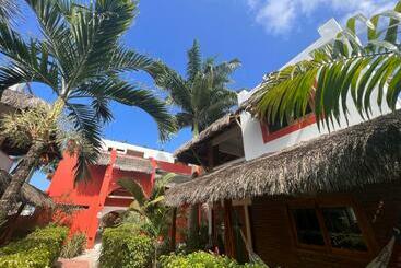 هتل New Nautilus Lodge