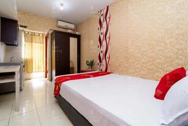 هتل Redliving Apartemen Green Lake View Ciputat   Hanna Property Tower B