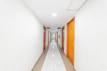 هتل Redliving Apartemen Green Lake View Ciputat   Hanna Property Tower B