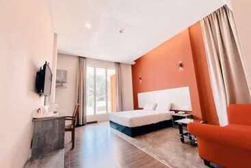 Karang Timur Motel