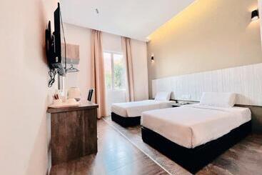 Karang Timur Motel