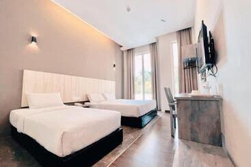Karang Timur Motel