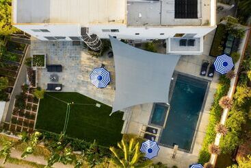 Beachcomber By Avantstay Elegant Modern Estate W Pool Hot Tub Outdoor Dining