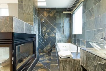 Beachcomber By Avantstay Elegant Modern Estate W Pool Hot Tub Outdoor Dining