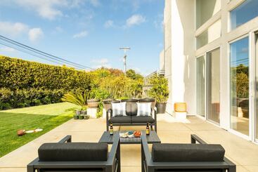 Beachcomber By Avantstay Elegant Modern Estate W Pool Hot Tub Outdoor Dining