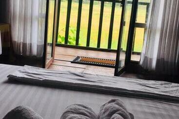 تختخواب و صبحانه Airport Villa Kamatha Foreign Booking Only