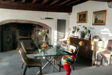 تختخواب و صبحانه Maison Du Chevalier Des Huttes Table Et Chambres D Hôtes