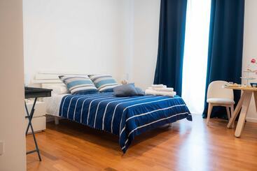 تختخواب و صبحانه Mareluna Rooms