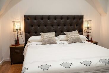 تختخواب و صبحانه Mareluna Rooms