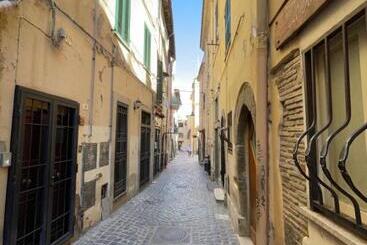 تختخواب و صبحانه Off House Borgo Suite, Nettuno   2025 Giubileo