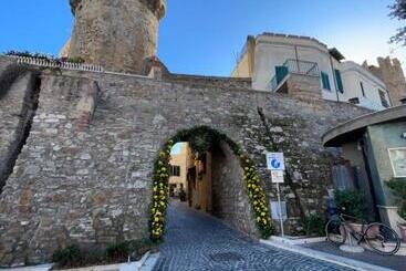 تختخواب و صبحانه Off House Borgo Suite, Nettuno   2025 Giubileo