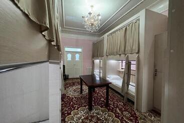 Bruce Hostel