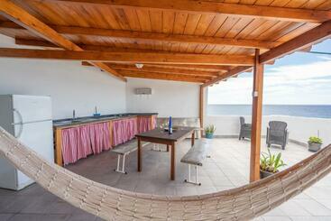 Front Line, Unbeatable Terrace 10m From The Sea