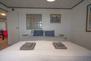 Front Line, Unbeatable Terrace 10m From The Sea