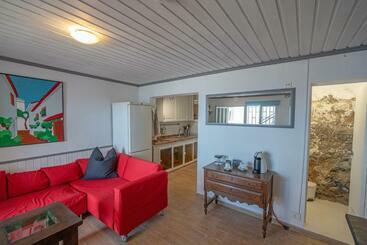 Front Line, Unbeatable Terrace 10m From The Sea