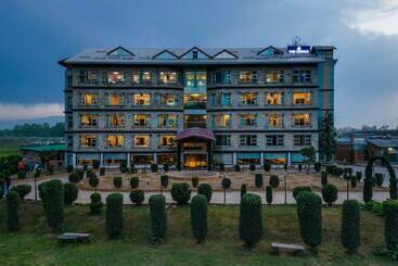 هتل The Chinar Resort & Spa, Srinagar