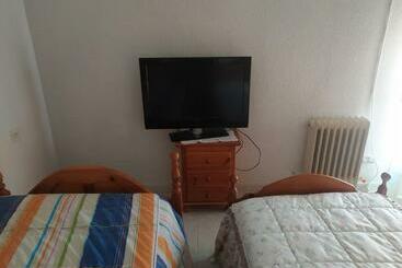 پانسیون Room In Chalet Private Double Room In Toledo