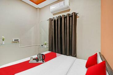 호텔 Oyo 90210 J D Guest House