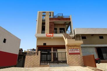 호텔 Oyo 90210 J D Guest House