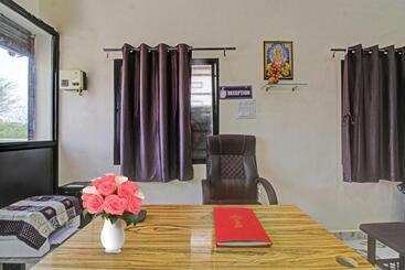 호텔 Oyo 90210 J D Guest House