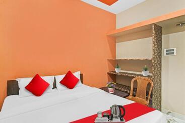 호텔 Oyo 90210 J D Guest House