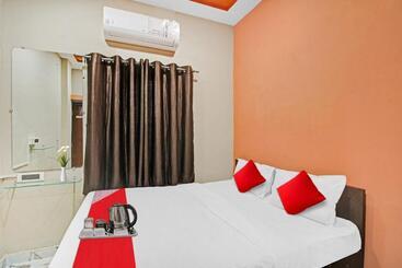 酒店 Oyo 90210 J D Guest House