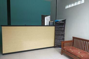 هتل Reddoorz Near Stasiun Batang